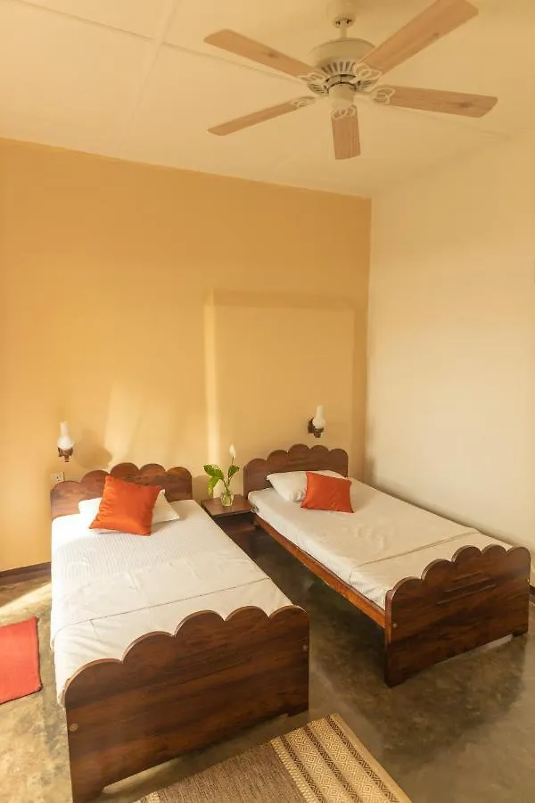 Agra Kandy 0*,