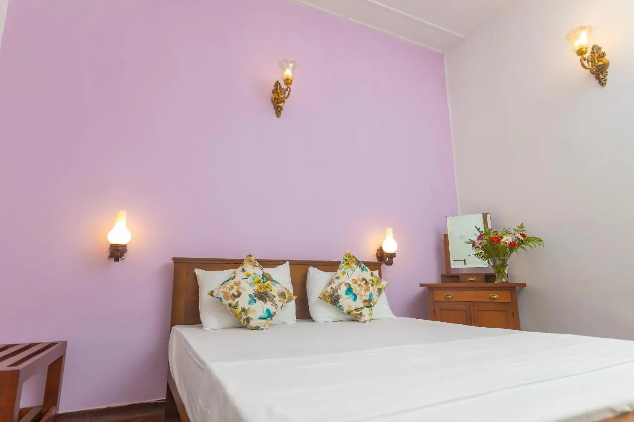 Agra Kandy 0*,