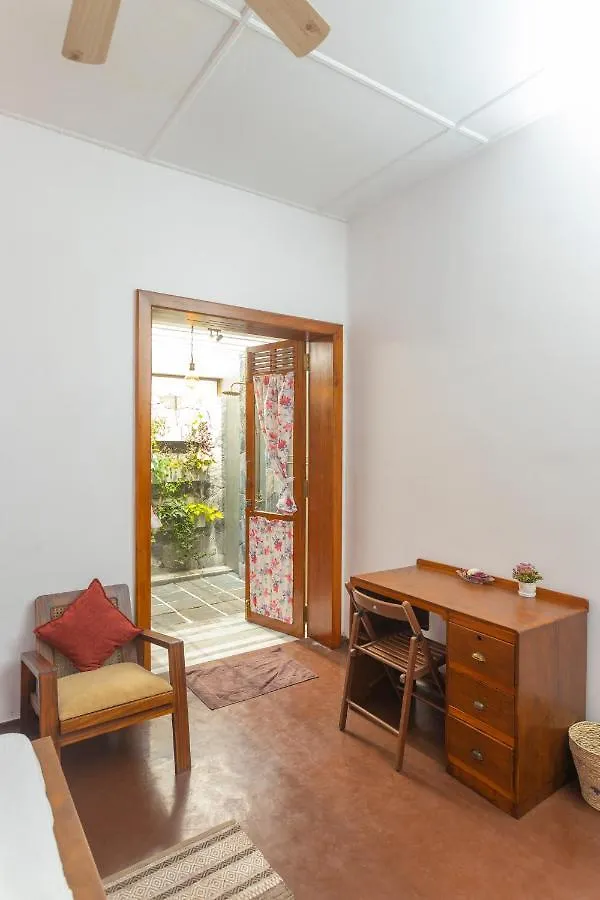 Agra Kandy 0*,